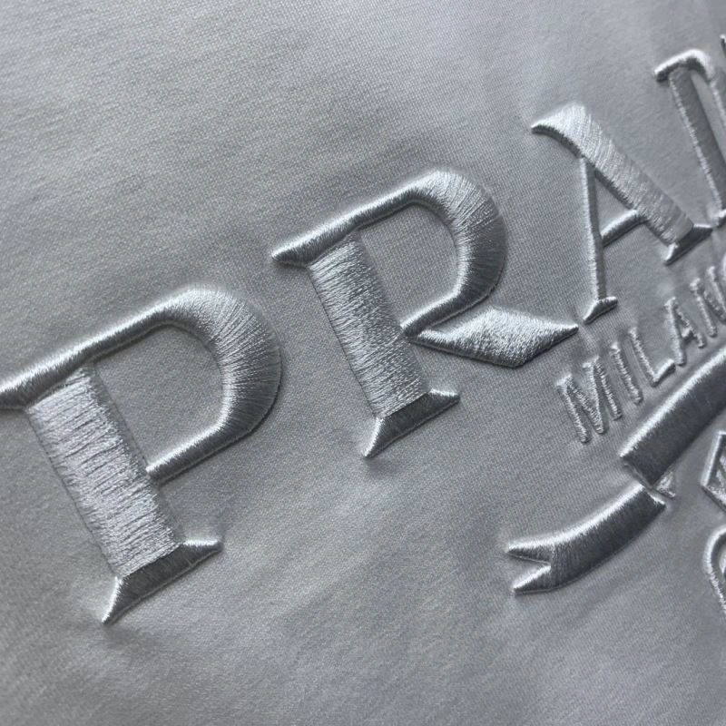 Refined Prada T-Shirts 168677