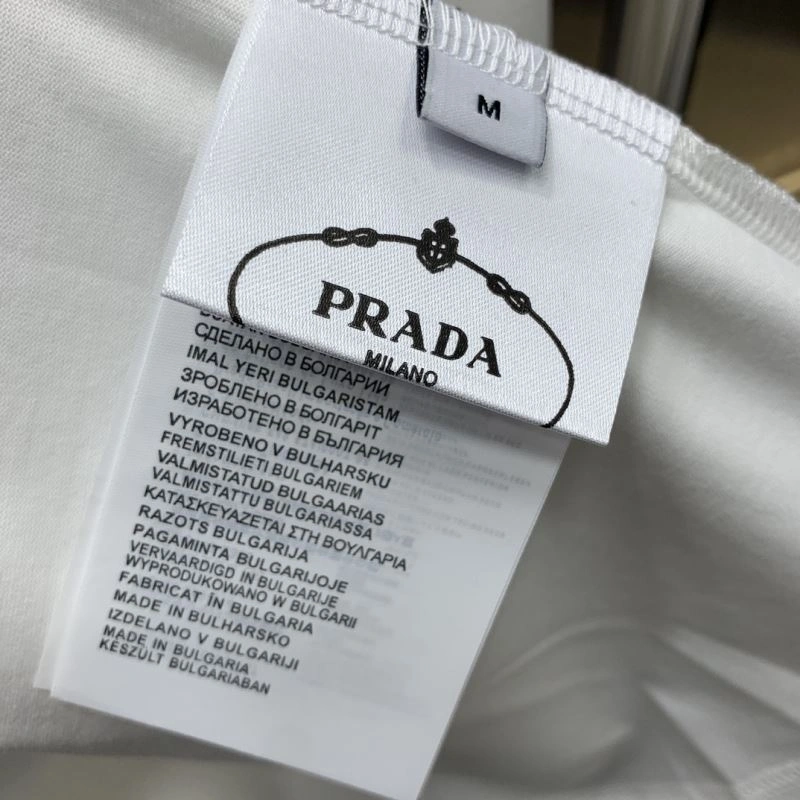 Refined Prada T-Shirts 168677