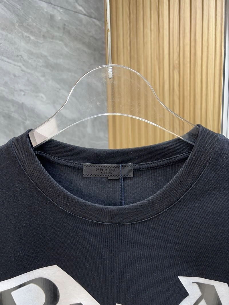 Trendsetting Prada T-Shirts 168674