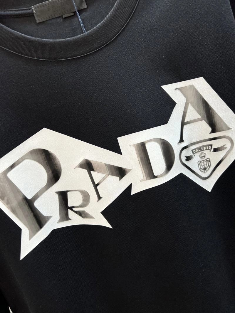 Trendsetting Prada T-Shirts 168674