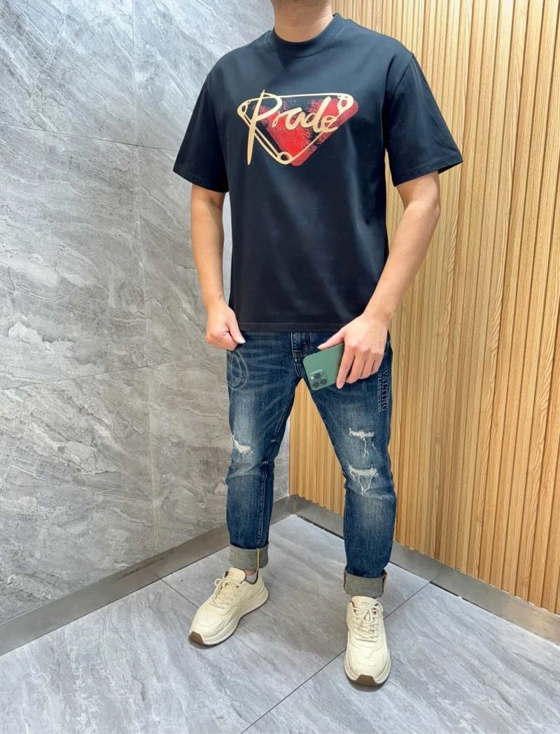 Unisex Prada T-Shirts 168662