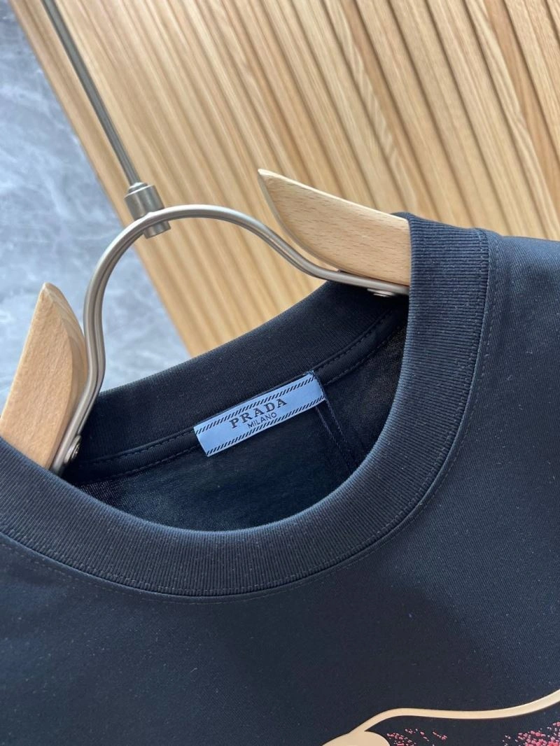 Unisex Prada T-Shirts 168662