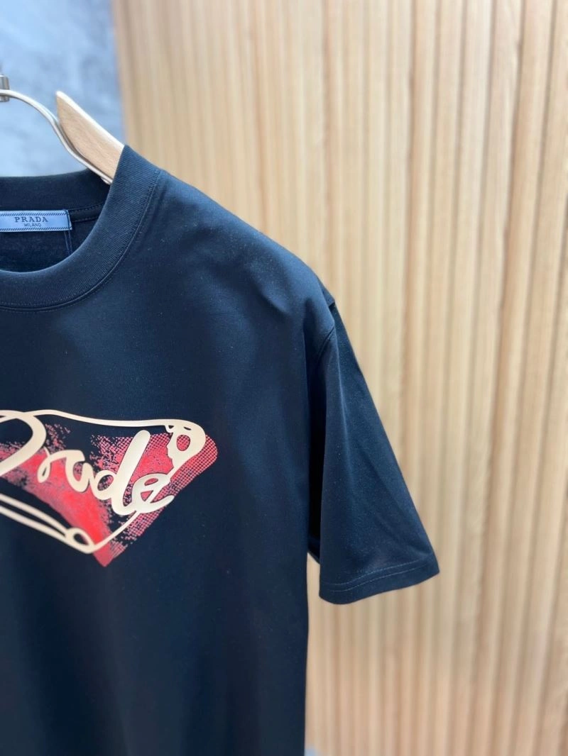 Unisex Prada T-Shirts 168662