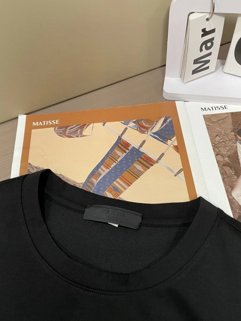 Refined Prada T-Shirts 168635