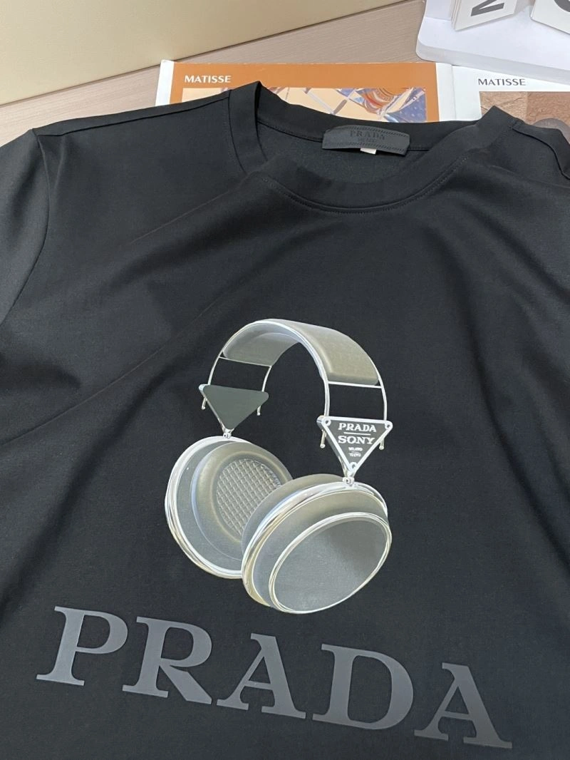 Refined Prada T-Shirts 168635