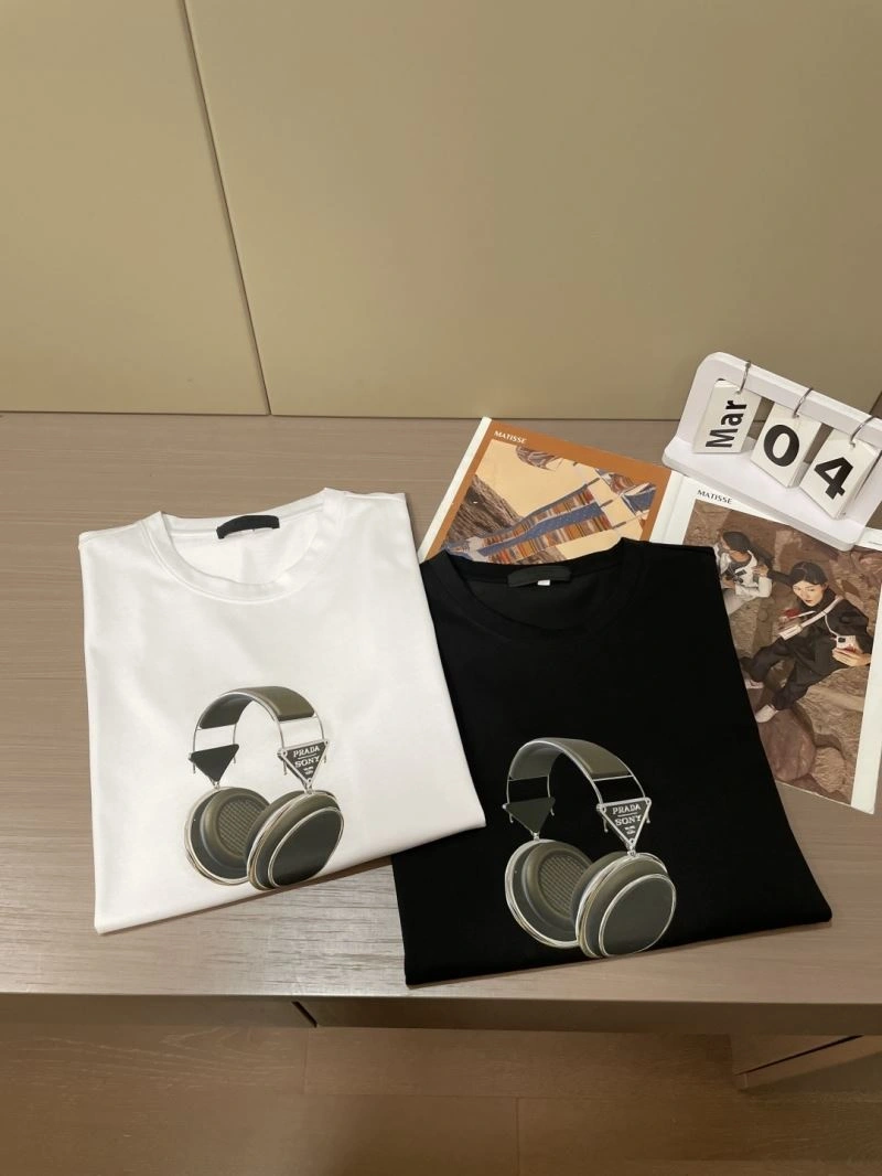 Refined Prada T-Shirts 168635