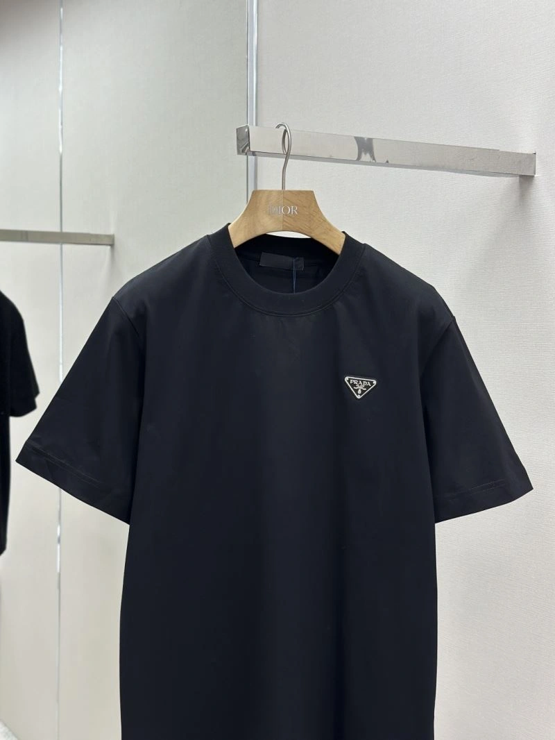 Prada T-Shirts Sleek 168588