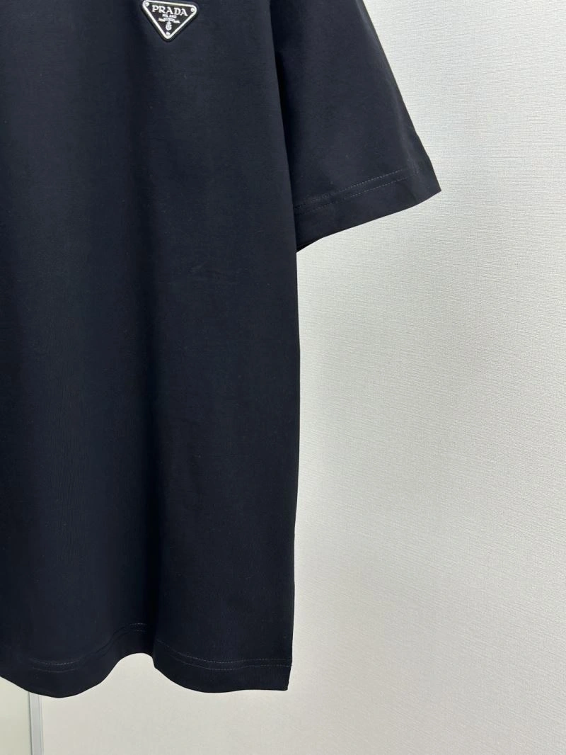 Prada T-Shirts Sleek 168588