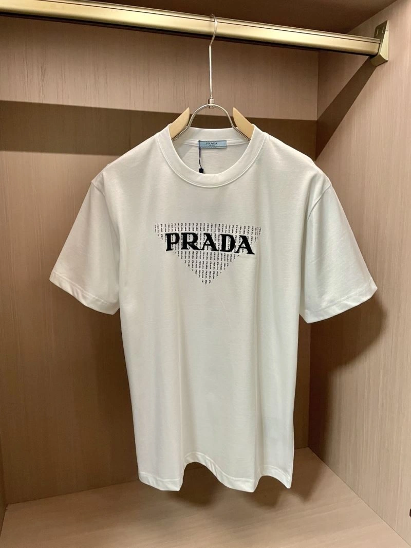 ComfortFit Prada T-Shirts 168609