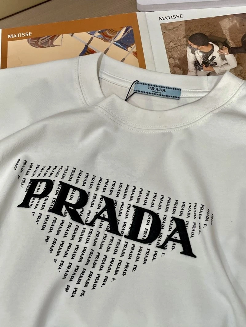 ComfortFit Prada T-Shirts 168609