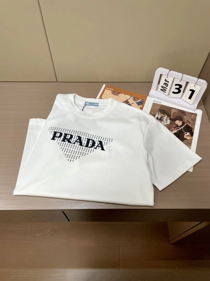 ComfortFit Prada T-Shirts 168609