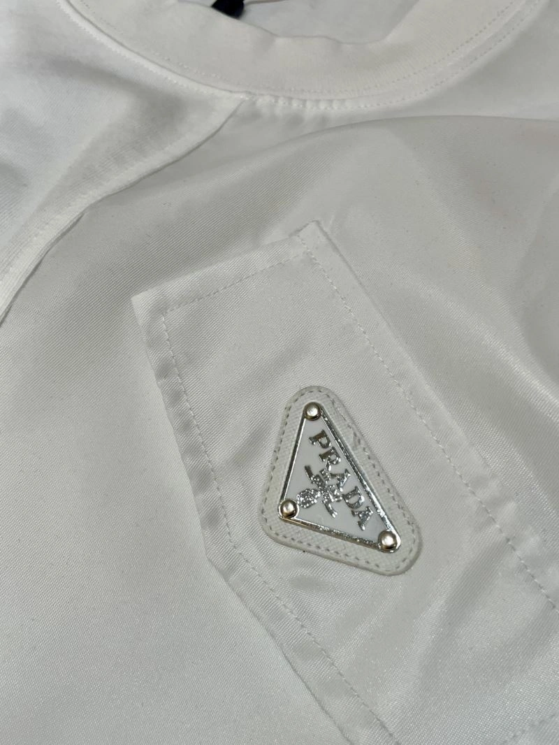 Timeless Prada T-Shirts 168605