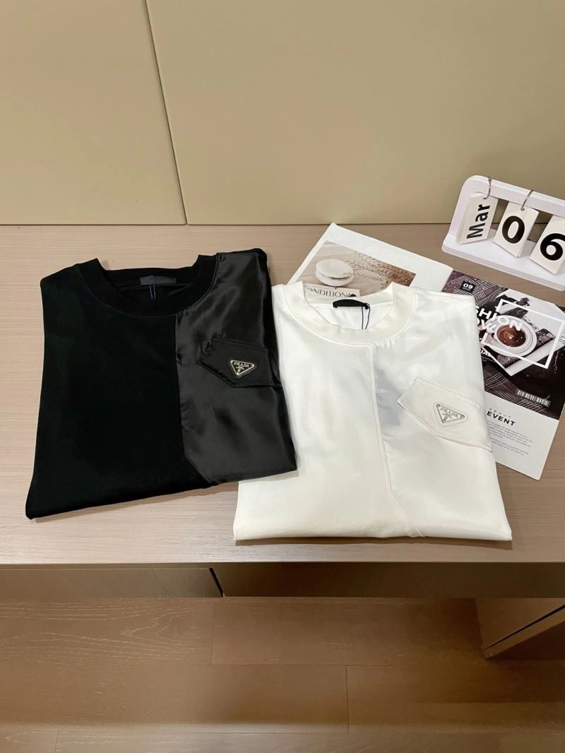 Timeless Prada T-Shirts 168605