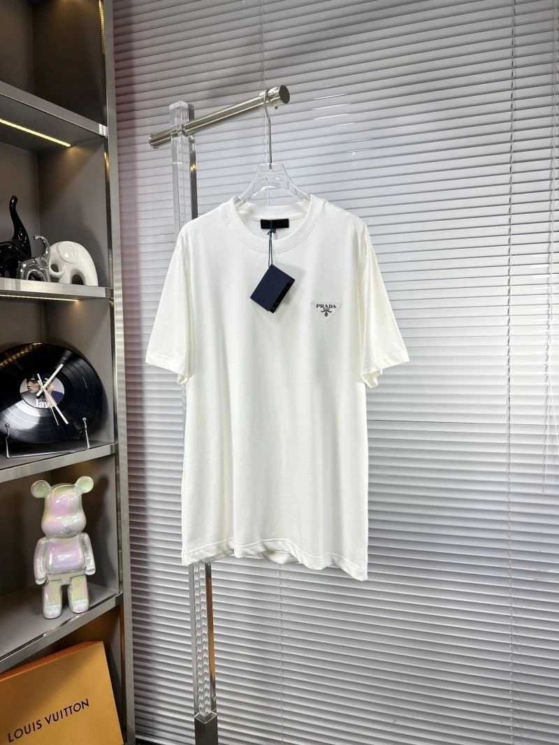 Refined Prada T-Shirts 168595