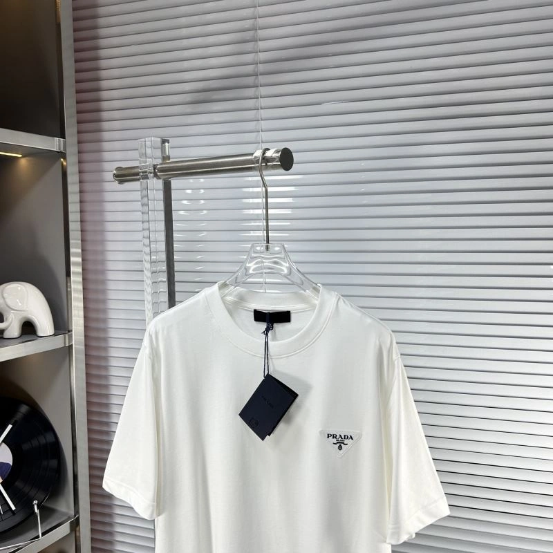 Refined Prada T-Shirts 168595