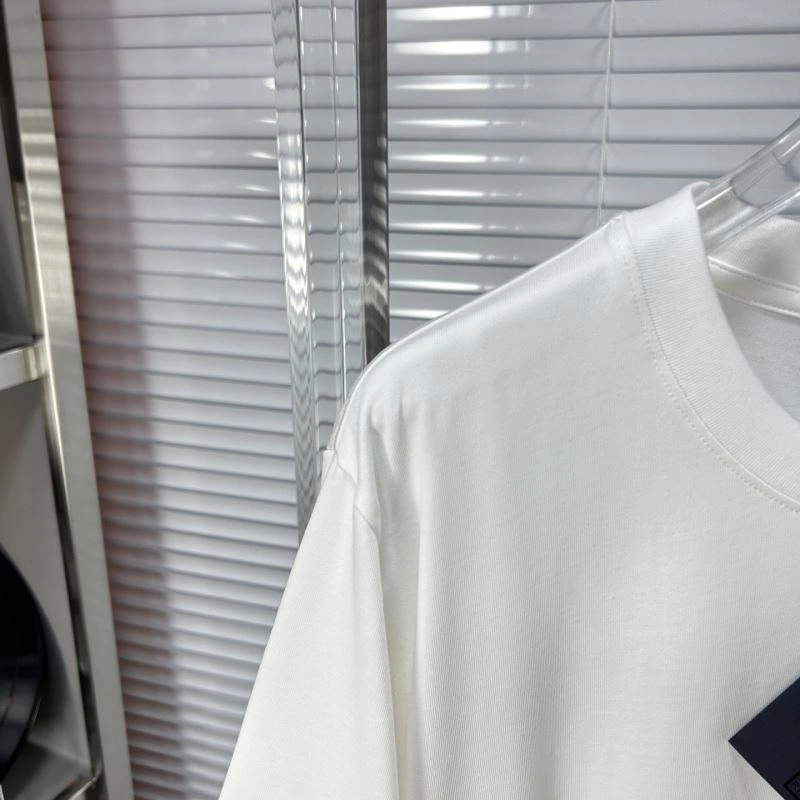 Refined Prada T-Shirts 168595