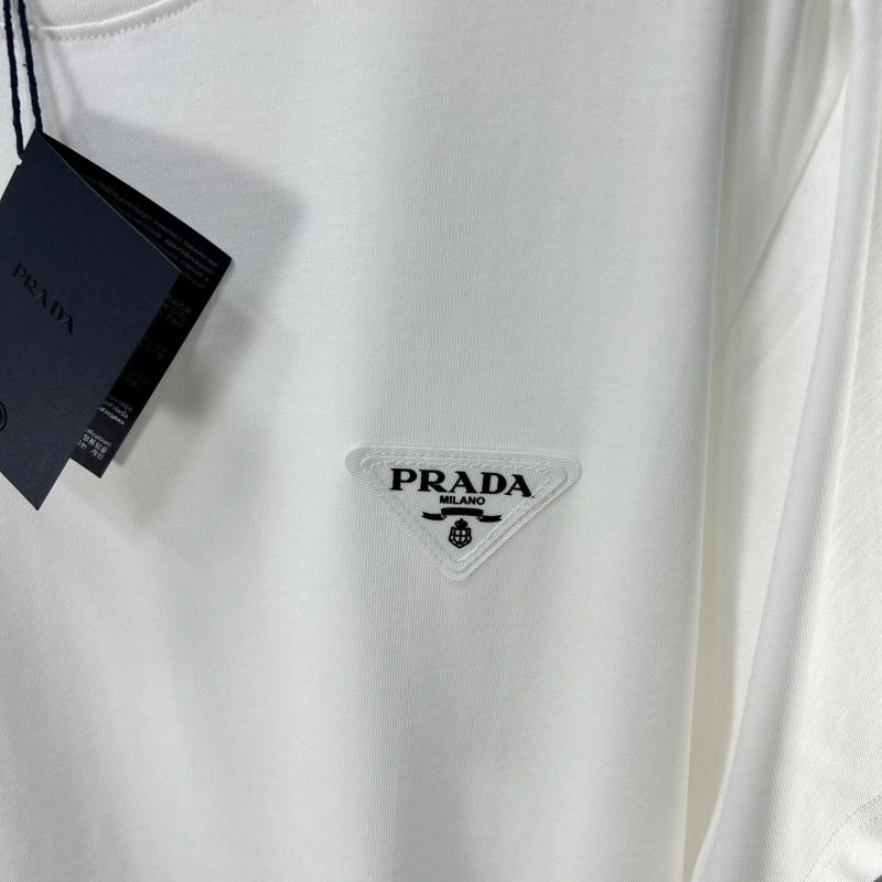 Refined Prada T-Shirts 168595