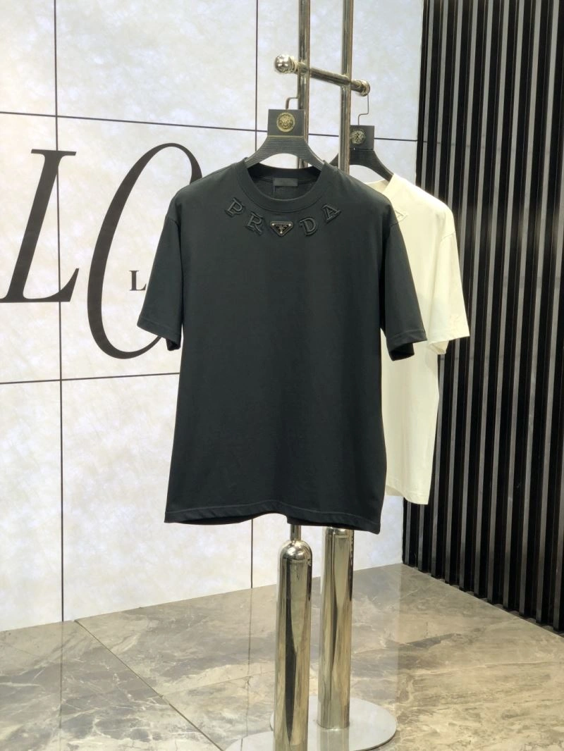 Unisex Prada T-Shirts 168567