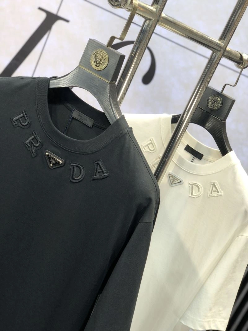 Unisex Prada T-Shirts 168567