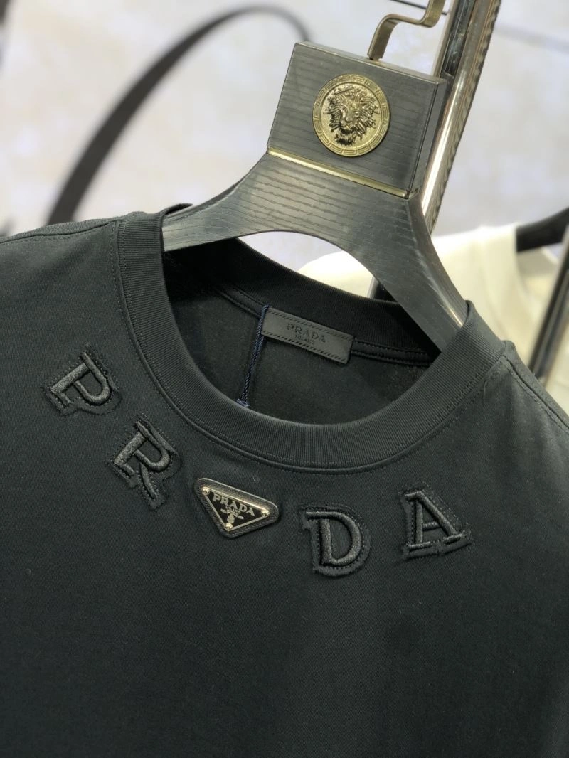 Unisex Prada T-Shirts 168567