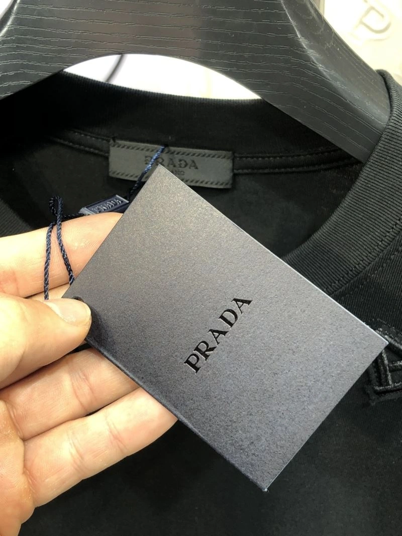 Unisex Prada T-Shirts 168567