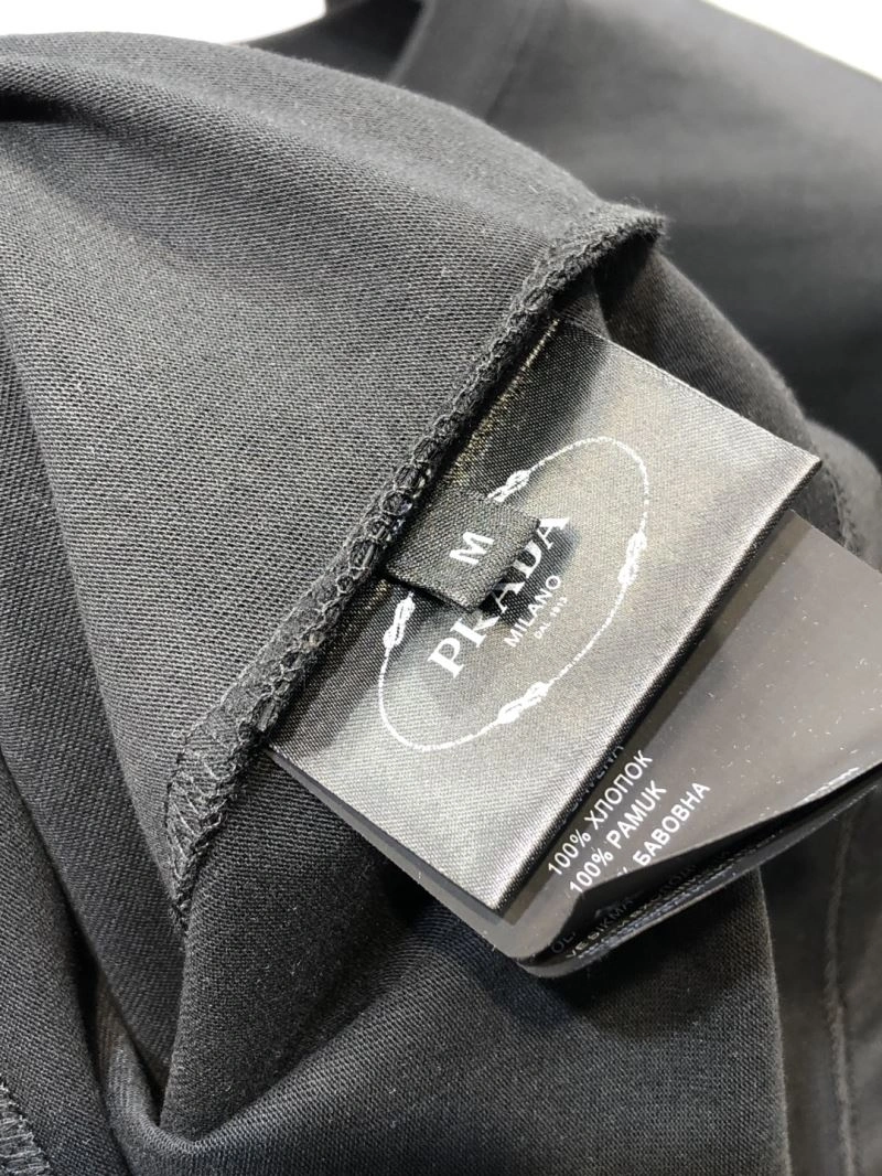 Unisex Prada T-Shirts 168567