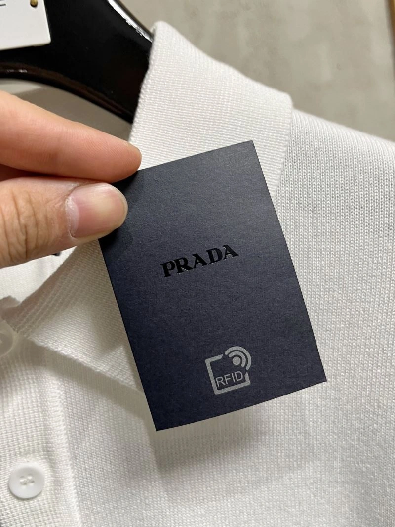 Prada T-Shirts WellDesigned 168578