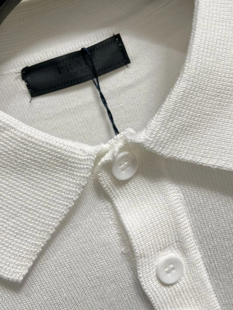 Prada T-Shirts WellDesigned 168578