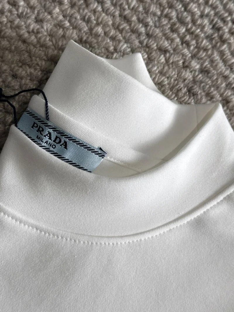 ModernLook Prada T-Shirts 168549