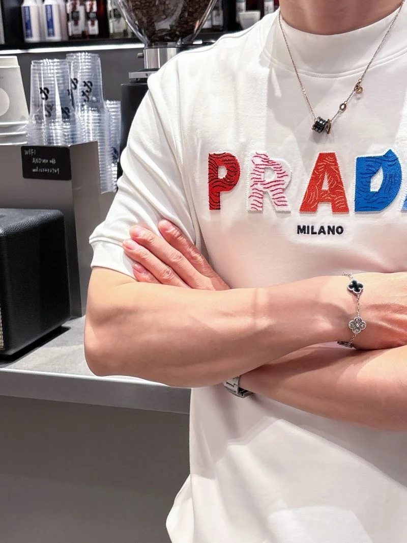 Unique Prada T-Shirts 168546