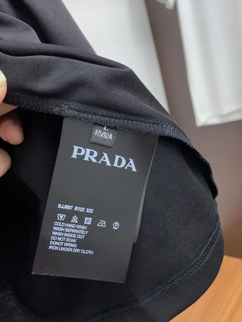 Prada T-Shirts Casual 168523
