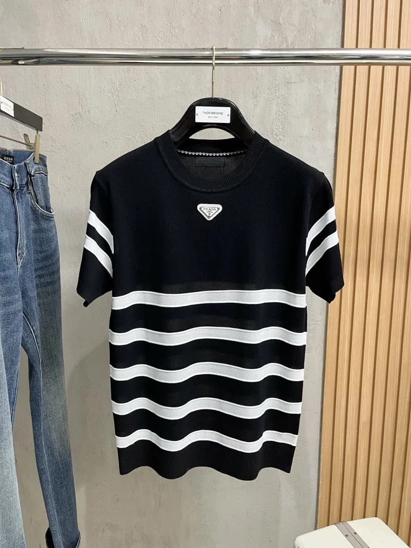 Trendy Prada T-Shirts 168467