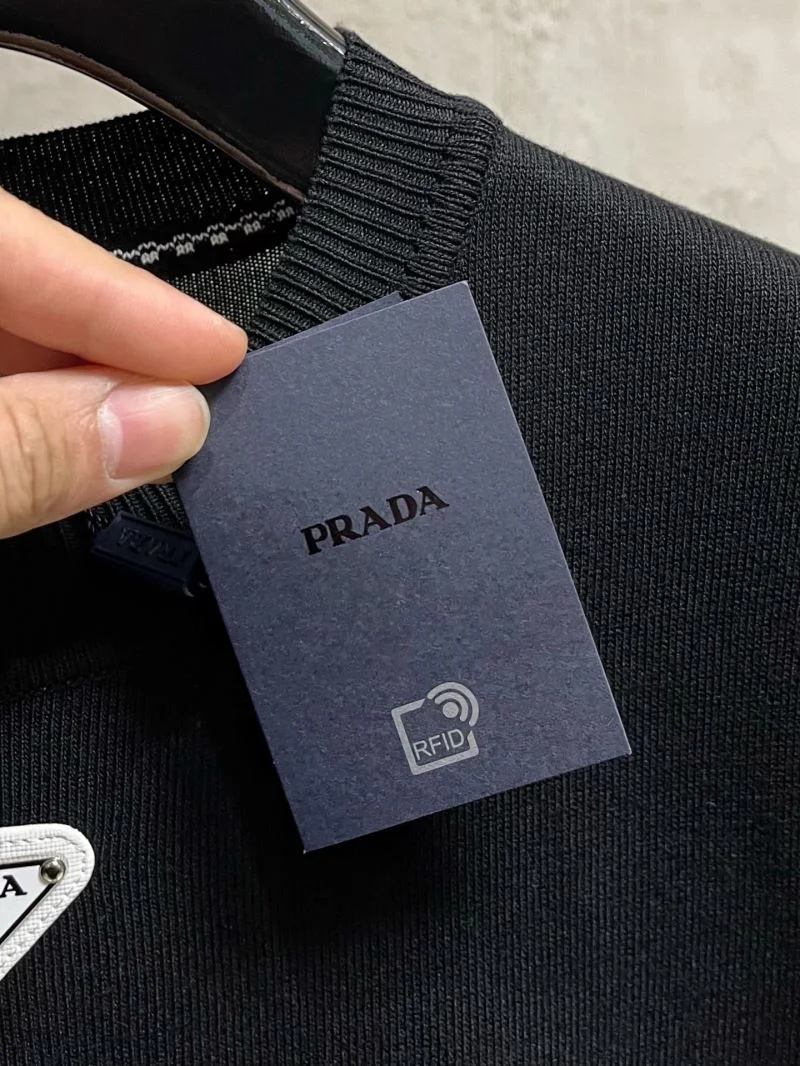 Trendy Prada T-Shirts 168467