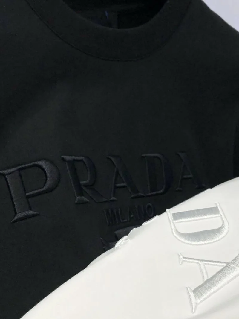 Prada T-Shirts Minimalist 168454