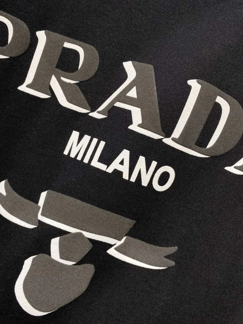 ModernLook Prada T-Shirts 168414