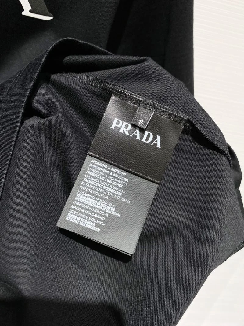 ModernLook Prada T-Shirts 168414