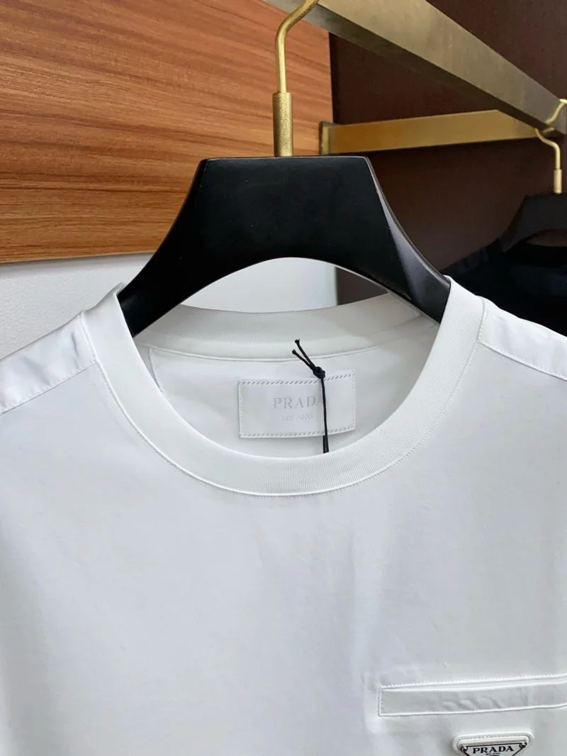 Effortless Prada T-Shirts 168397