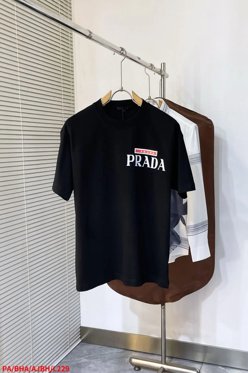 Elegant Prada T-Shirts 168403