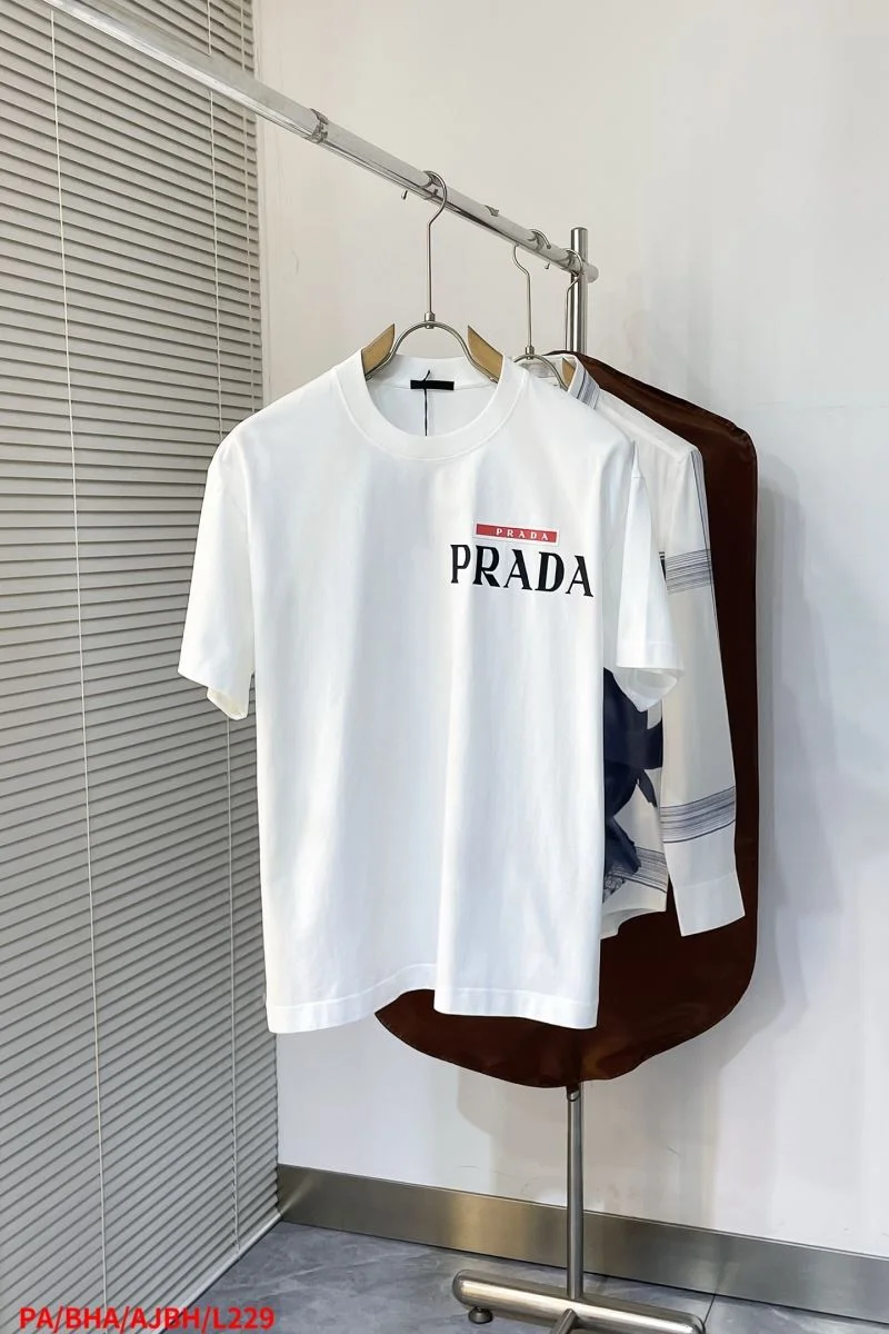 Elegant Prada T-Shirts 168403