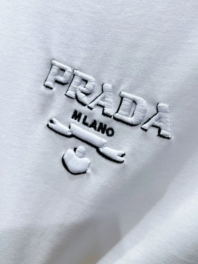 Compact Prada T-Shirts 168404