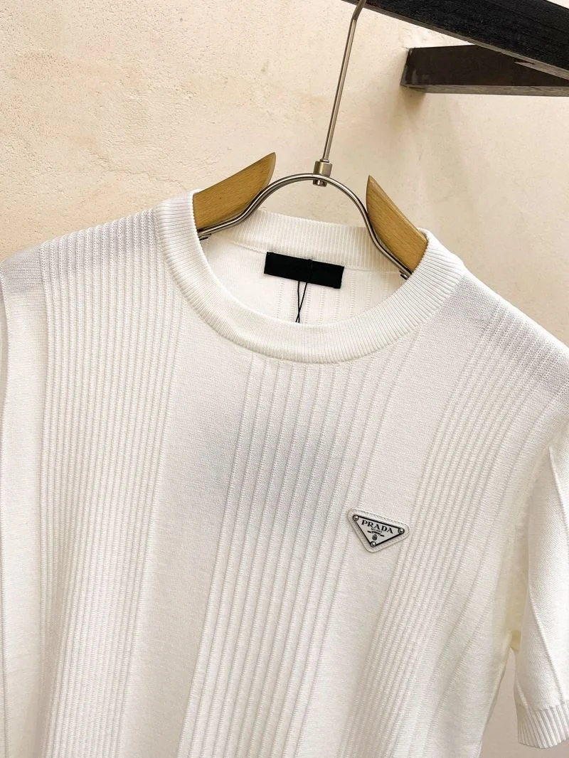 Prada T-Shirts WellDesigned 168378