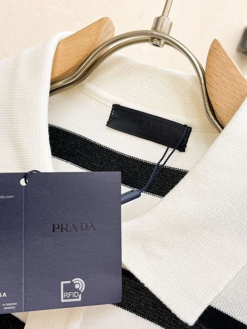 Prada T-Shirts TimelessDesign 168374