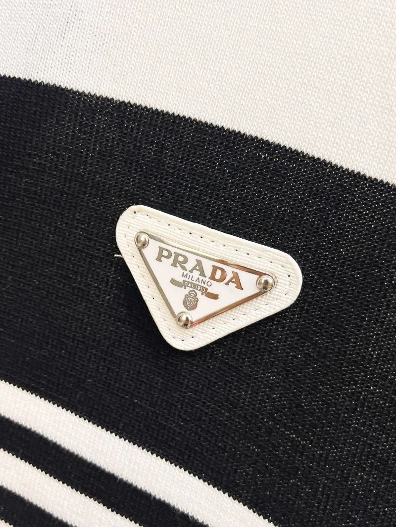 Trendy Prada T-Shirts 168372
