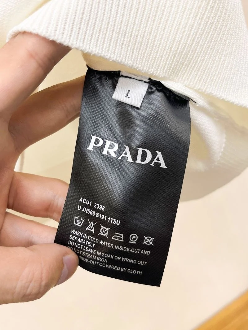 Trendy Prada T-Shirts 168372