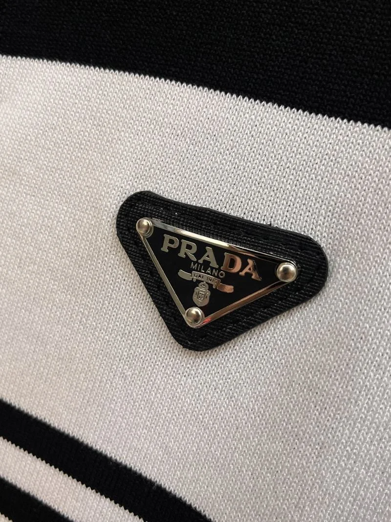 MultiPurpose Prada T-Shirts 168375