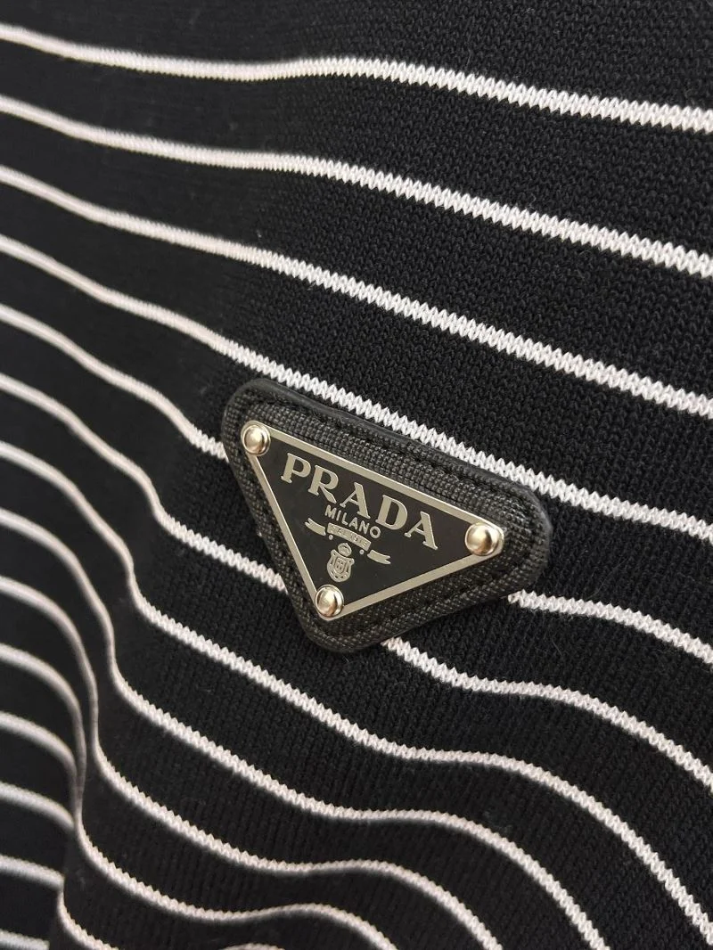 Classic Prada T-Shirts 168363