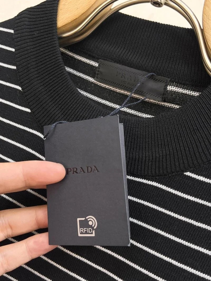 Classic Prada T-Shirts 168363