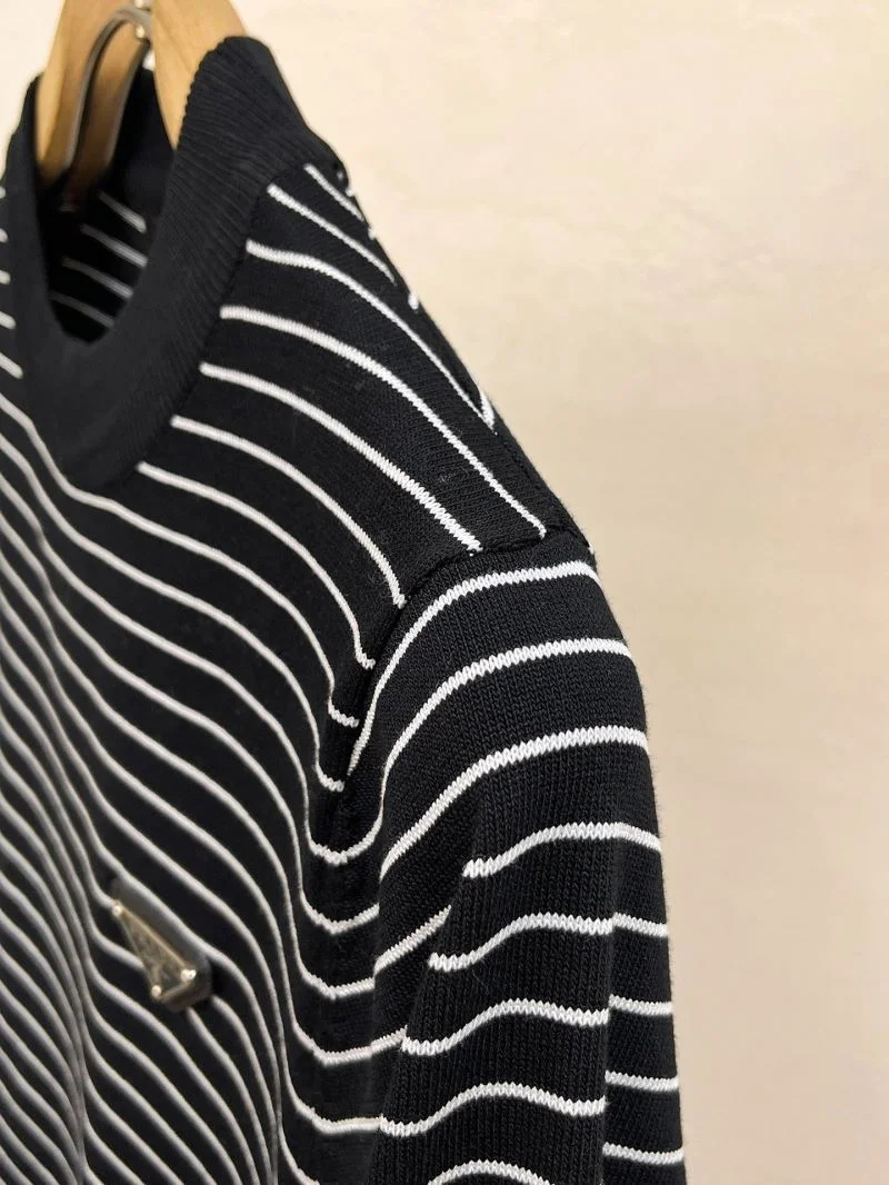 Classic Prada T-Shirts 168363