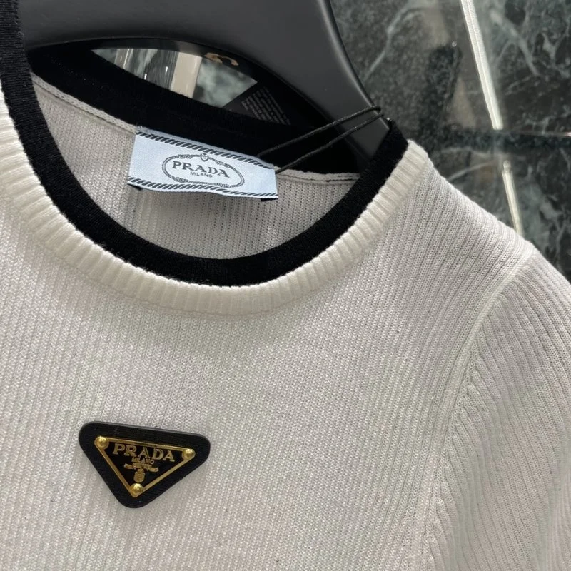 Premium Prada T-Shirts 166280