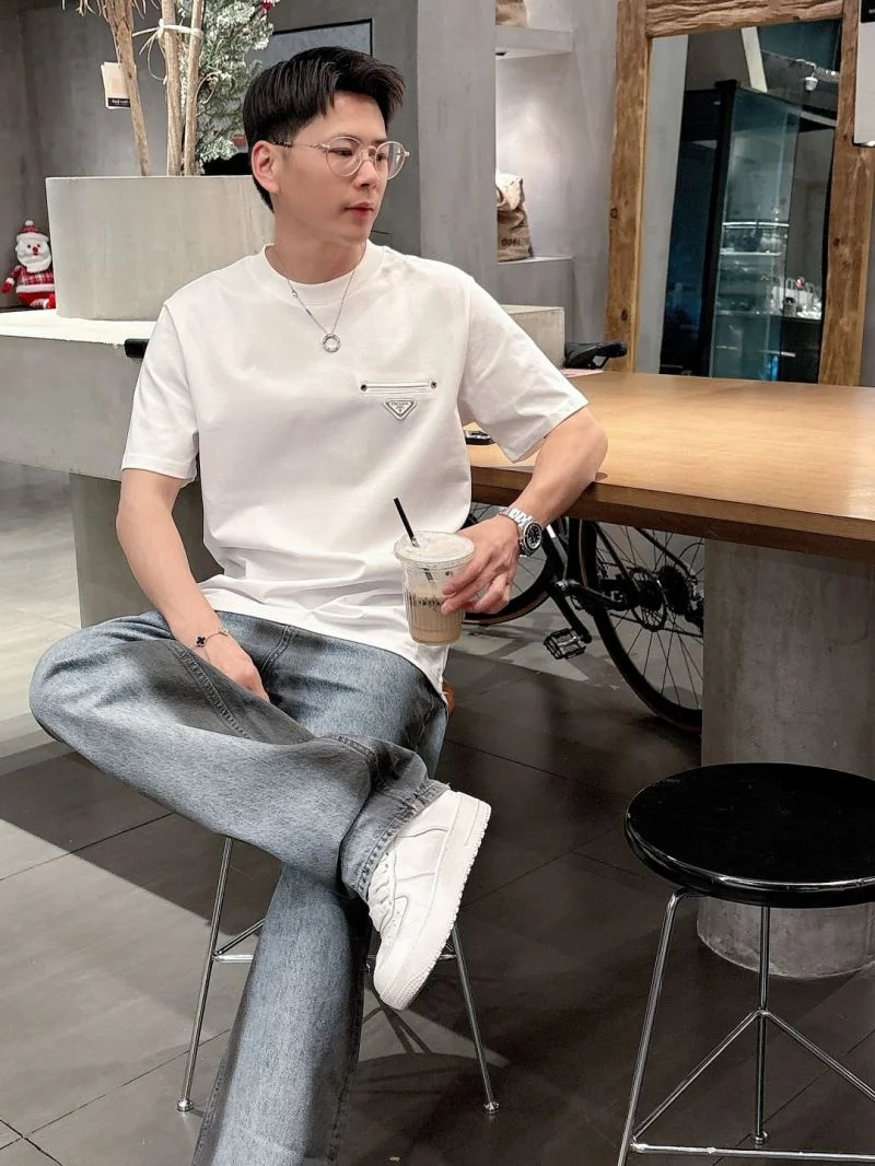 Prada T-Shirts ModernLook 167901